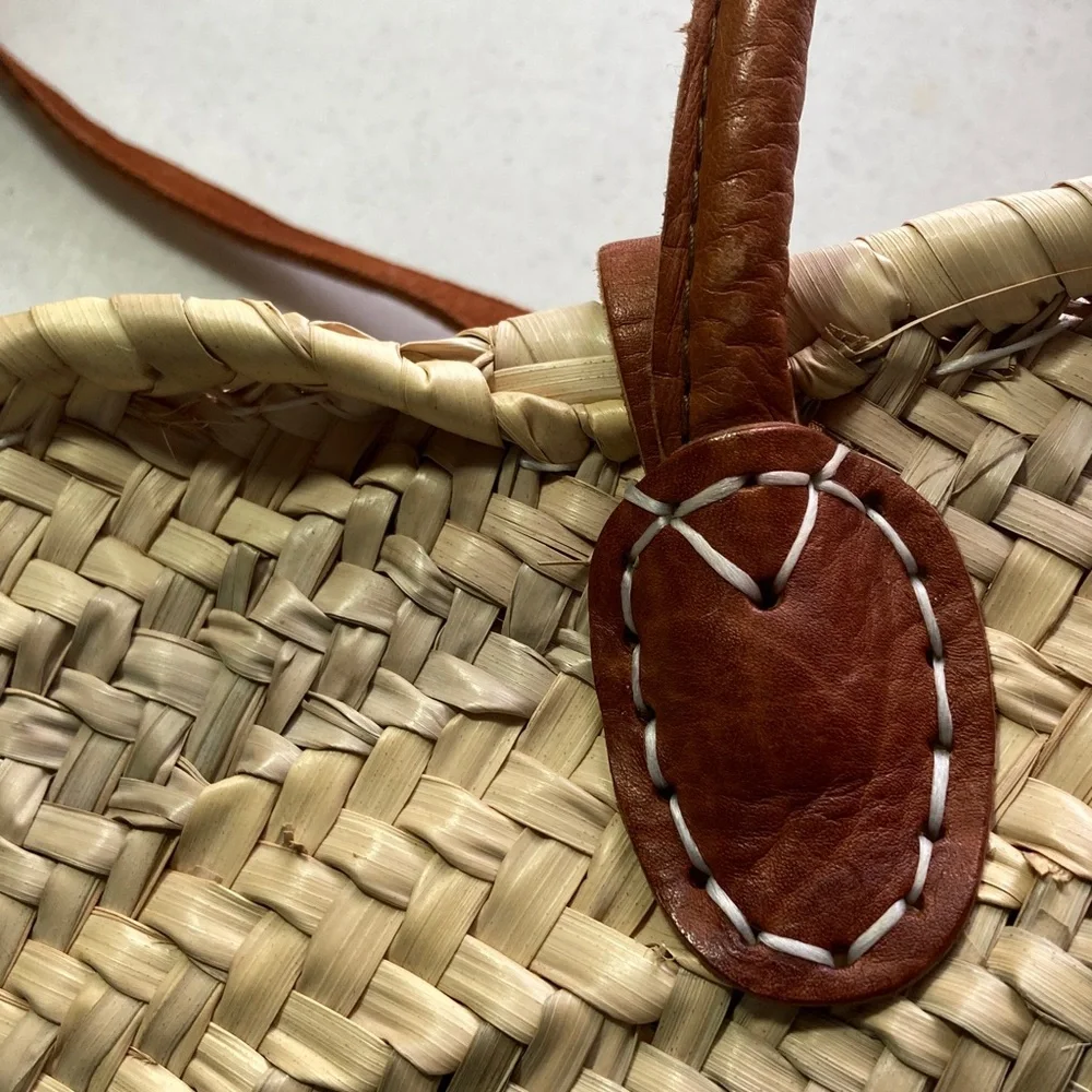 “French Riviera” script: Tan Woven Tote Bag - Picture 7 of 13